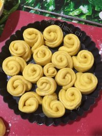美味的金钱卷面包做法图解13)