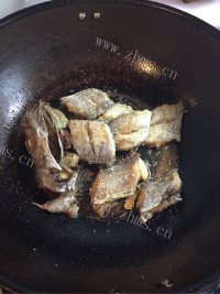 红烧带鱼做法图解3)