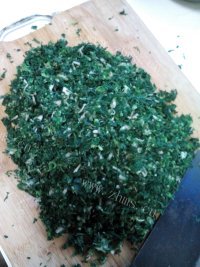 美味的荠菜盒子做法图解3)