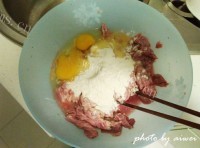 诱人的小酥肉蒸碗做法图解5)