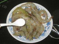 美味的避风塘虾做法图解2)