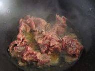 美味的黑椒牛肉做法图解4)