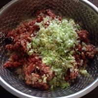 美味牛肉白萝卜大包做法图解6)