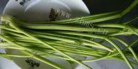 自制芹菜炒粉条做法图解1)