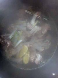 美味的芋头排骨煲做法图解5)