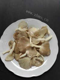 美味的黑豆腐竹炒鲜茹做法图解3)