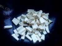 色香味俱全的鸭血豆腐汤做法图解3)