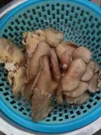 家常菜清炒蘑菇做法图解1)