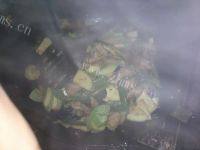家常西葫芦炒肉做法图解4)