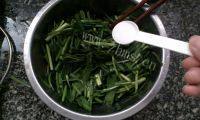营养丰富的韭菜炒鸡蛋做法图解3)
