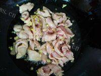 家常菜西芹炒肉片做法图解3)