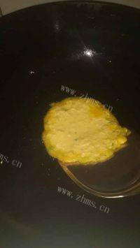 口感极佳的香煎玉米饼做法图解6)