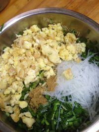 美味的韭菜盒子做法图解5)