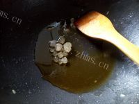 美味的苹果香菇炒鸡翅做法图解6)