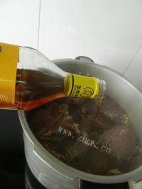 美味的五香卤牛肉做法图解8)