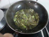美味的酸菜汤做法图解6)