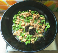 营养美味橄榄菜四季豆炒鸡肉的做法图解十