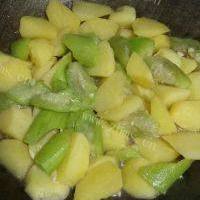 素菜土豆烩丝瓜的做法图解七