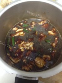 热腾腾的炖牛肉做法图解3)