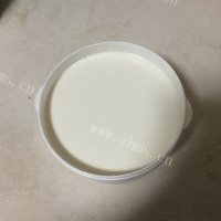 香喷喷的自制酸奶的做法图解二
