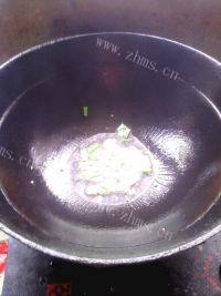 家常菜豆腐炒韭菜做法图解6)