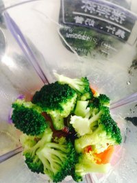 美味的西兰花胡萝卜牛肉泥做法图解6)
