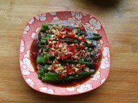 色泽鲜亮的白灼秋葵