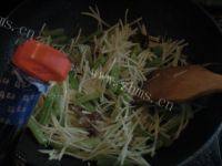 意犹未尽的芹菜土豆丝做法图解6)