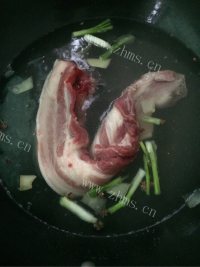 色香味浓的回锅肉做法图解1)