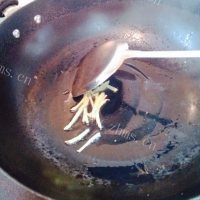 可口的荷兰豆炒肉片做法图解2)