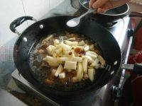 家常菜排骨炖土豆做法图解15)