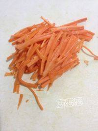 简易的炝拌金针菇做法图解2)