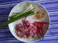 家常菜肉末茄子做法图解2)