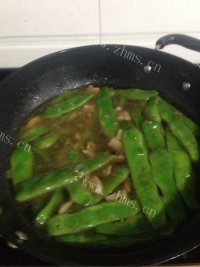 可口的猪肉炖豆角做法图解4)