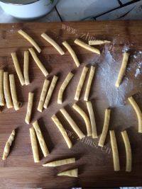 挂霜酥条做法图解3)