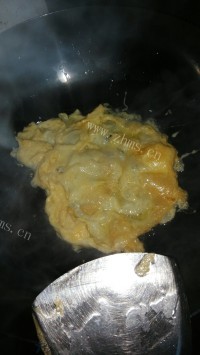 香辣美味的包菜蛋炒细面做法图解5)