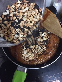 自制花生芝麻糖做法图解8)