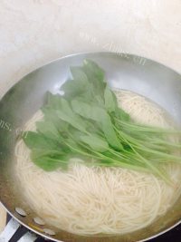 美味的香菇炸酱面做法图解13)