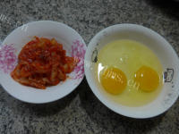 色泽不错的泡菜炒鸡蛋做法图解1)