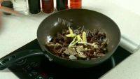 家常菜炖牛肉做法图解3)