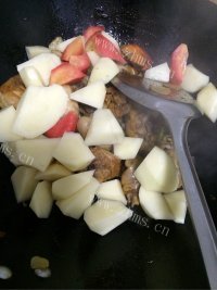 家常菜土豆炖鸡块做法图解7)