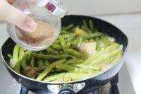 五花肉炖豆角做法图解13)