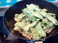 家常菜土豆烧豆角做法图解7)