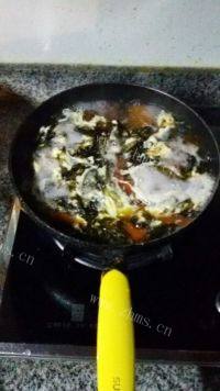 美味的番茄紫菜蛋汤做法图解6)