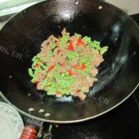 清淡的豆角炒肉做法图解8)
