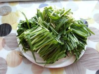 营养丰富的虾皮炒韭菜做法图解2)