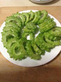 很有食欲的苦瓜牛肉做法图解2)