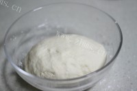 自己做的猪肉洋葱馅饼做法图解1)