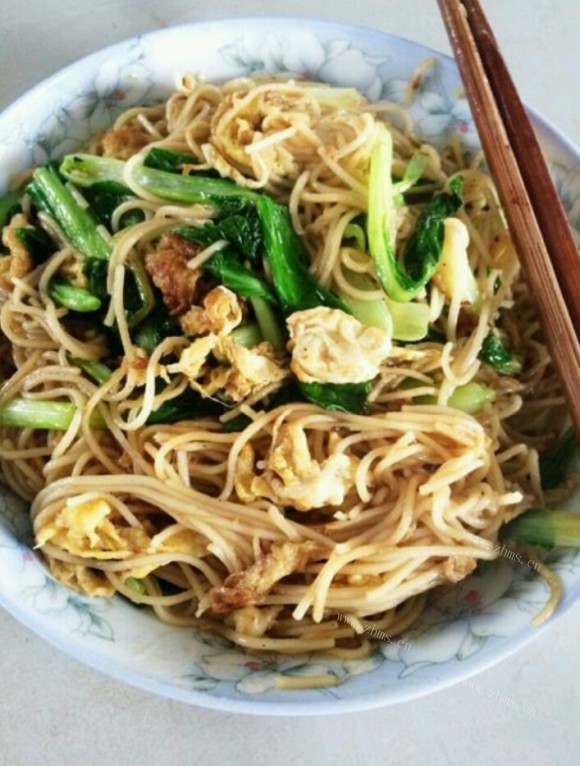 色泽鲜亮的炒面