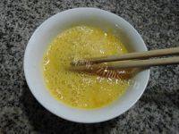 韭菜培根炒鸡蛋做法图解3)